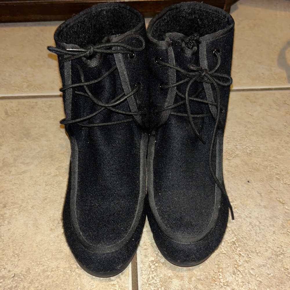 Sakroots fuzzy boots